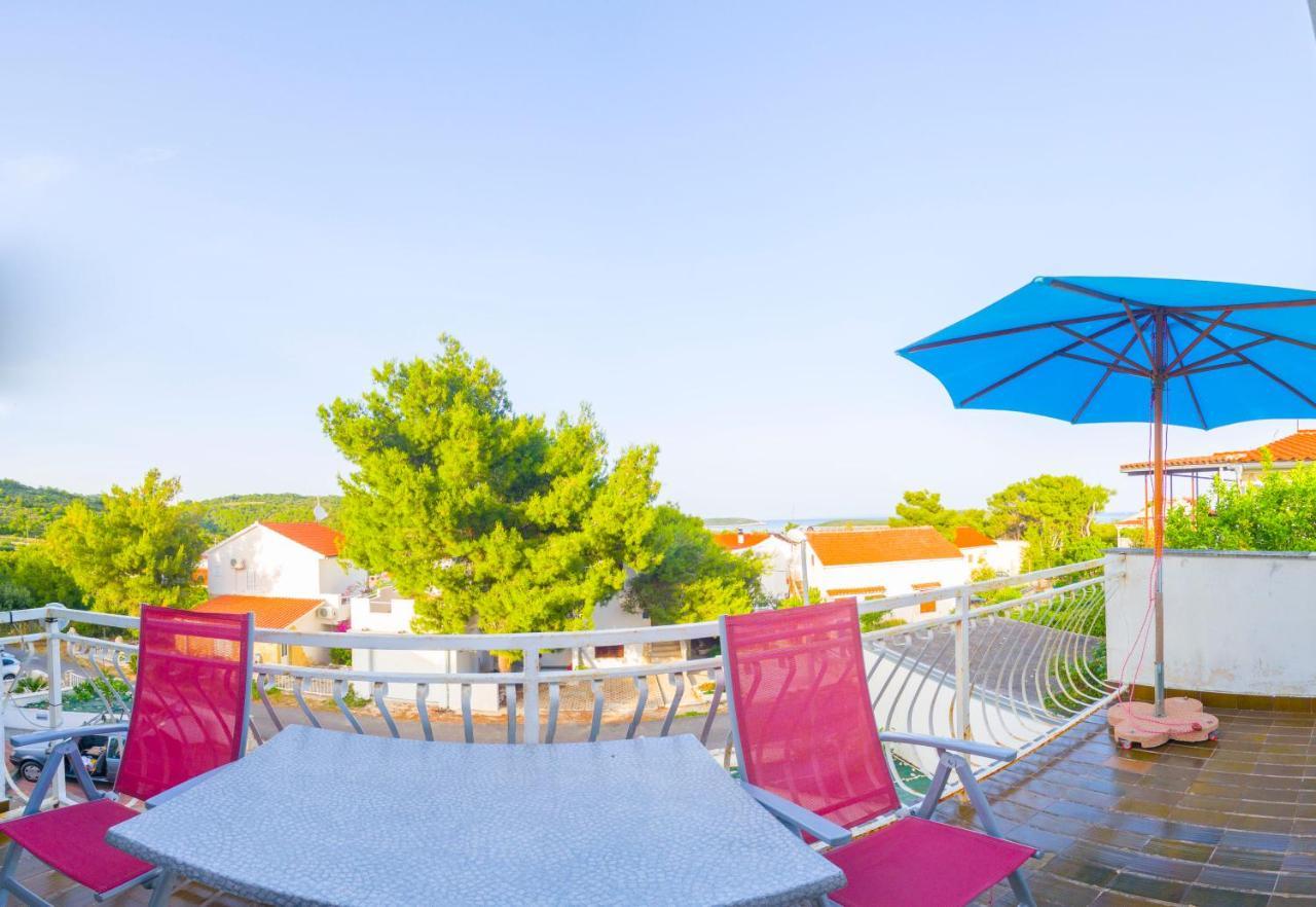 The Sea House Apartments Vis Room photo