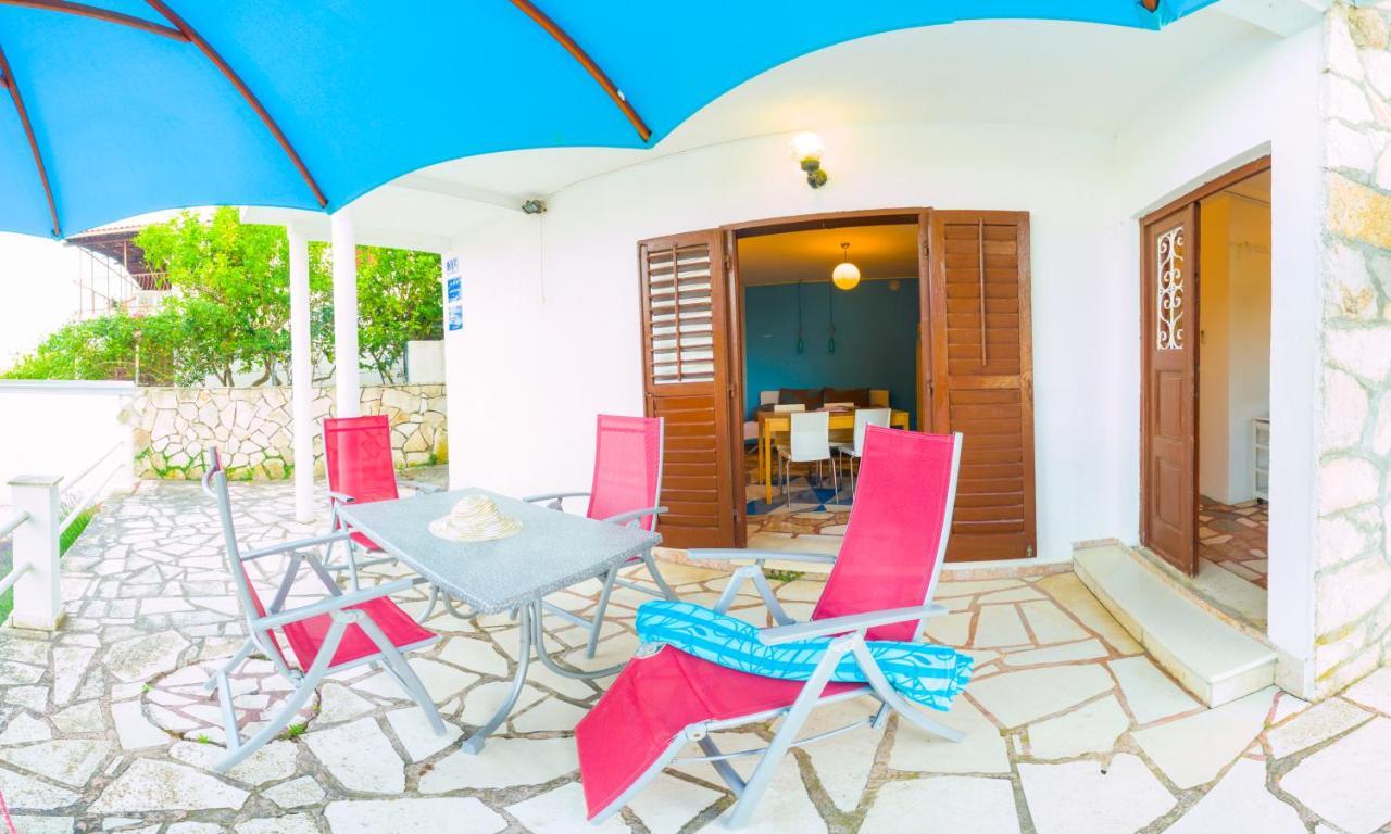 The Sea House Apartments Vis Room photo