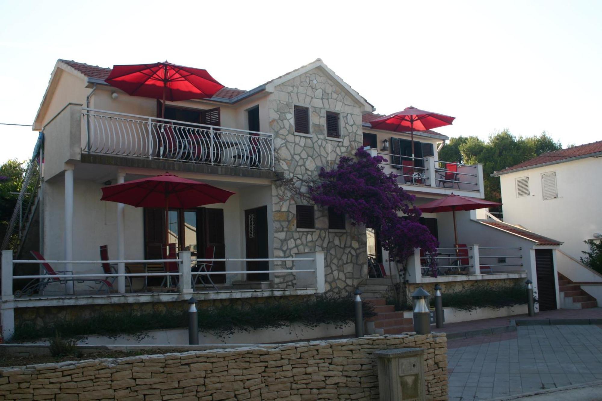 The Sea House Apartments Vis Exterior photo