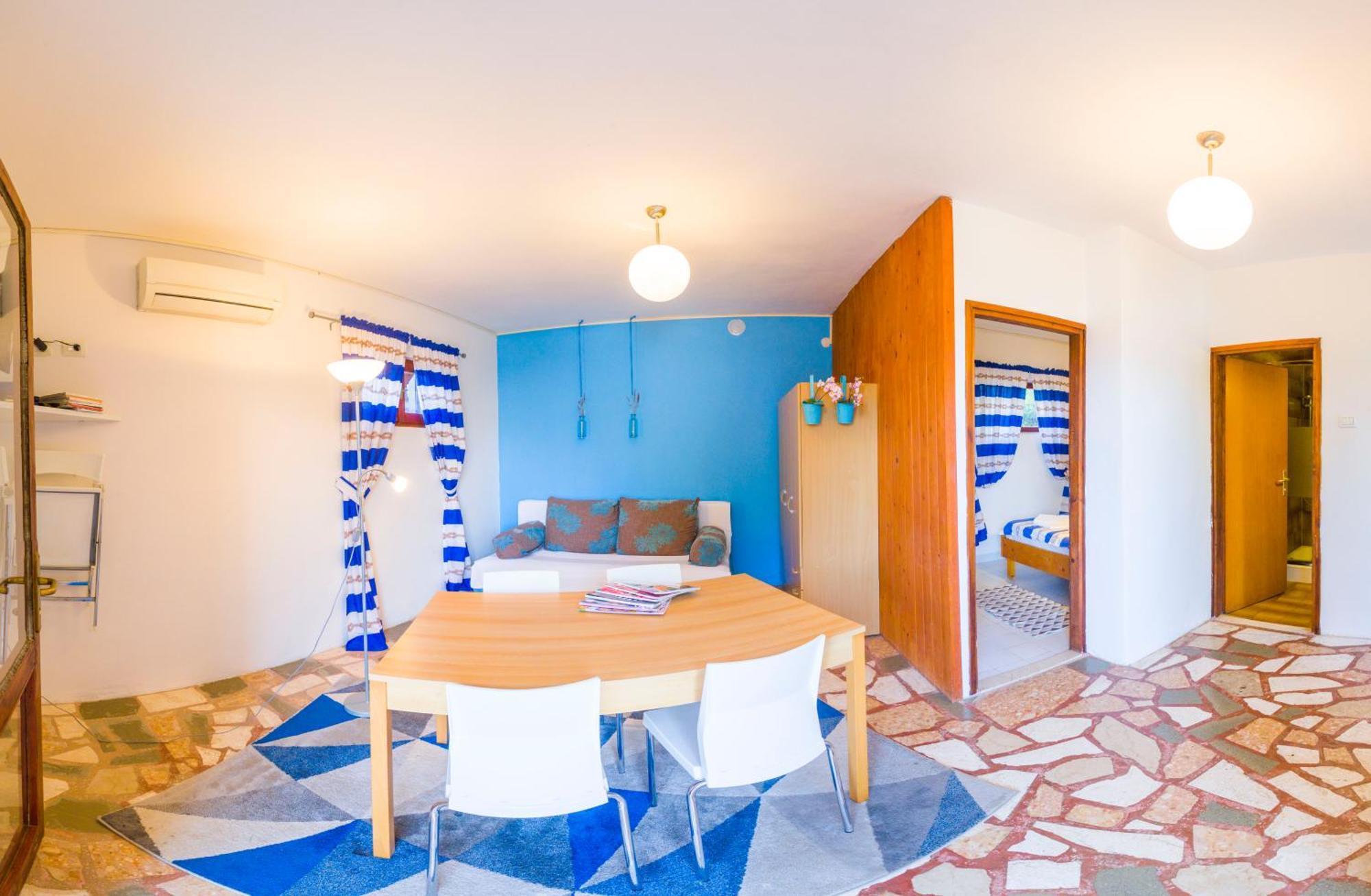 The Sea House Apartments Vis Room photo