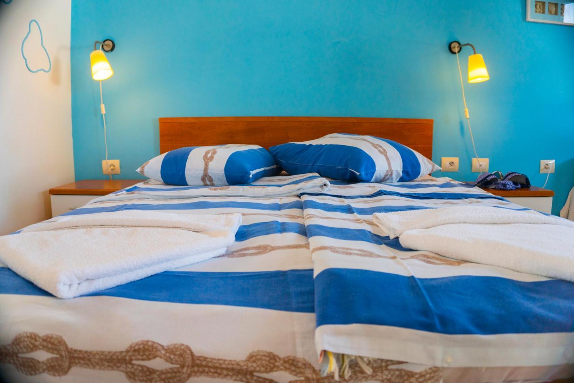 The Sea House Apartments Vis Room photo