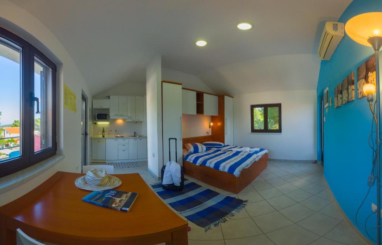 The Sea House Apartments Vis Exterior photo