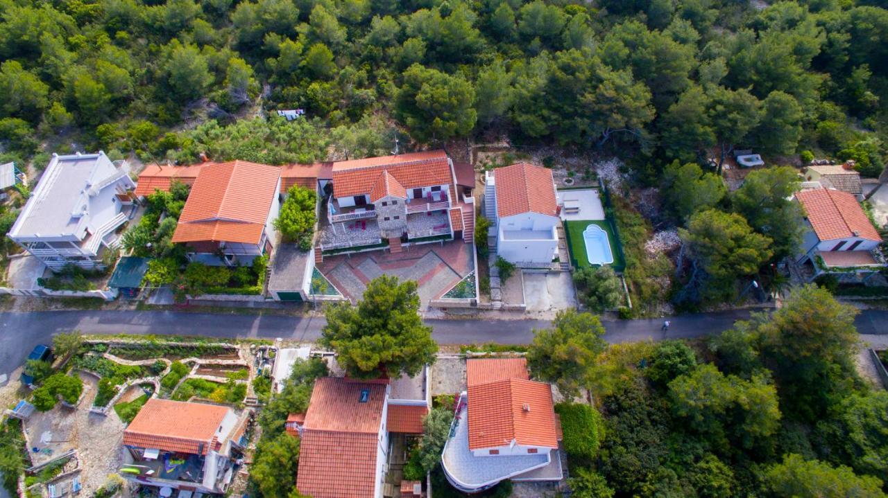 The Sea House Apartments Vis Exterior photo